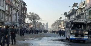 बसको ठक्करबाट विद्यार्थीको मृत्यु : बसमा आगजनी