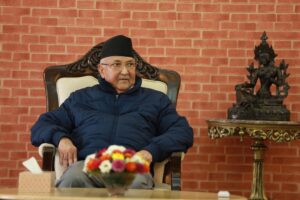 अस्पतालबाटै सरकार र पार्टी चलाउँदै प्रम ओली