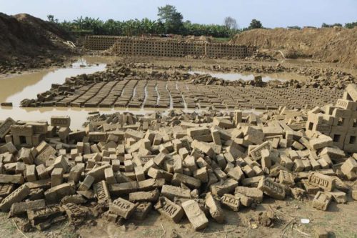 वर्षाले रौतहटमा१७ करोडको इँटा नष्ट