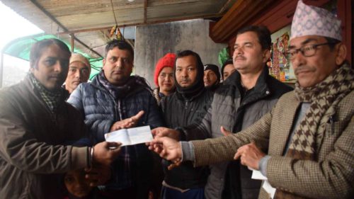 आगलागी पीडितलाई आर्थिक सहयोग हस्तान्तरण