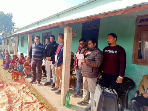 कावासोतीको सुकुम्बासी बस्तीमा ७५ घरलाई न्यानो कपडा वितरण