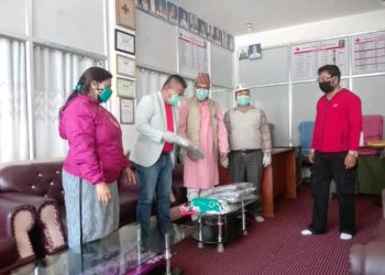 समाजसेवी गुरुङ्गको पहलमा नवलपुरका बिभिन्न सस्थामा पिपिई सहयोग