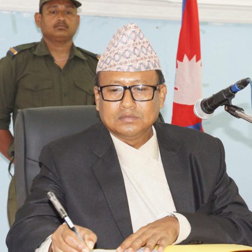 इटहरीका मेयर चौधरीले टेलिभिजनको लाइभमै संचारकर्मीलाई गरे सुन्नै नसक्ने गाली