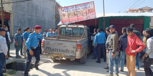 विद्युत प्राधिकरण घोराही शाखाको गाडी एक्कासी भट्टी पसलमा छिरेपछी….
