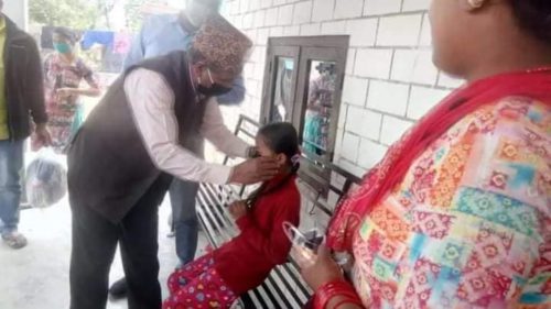 डायमण्ड युथ सोसाइटी द्वारा २५०० मास्क वितरण