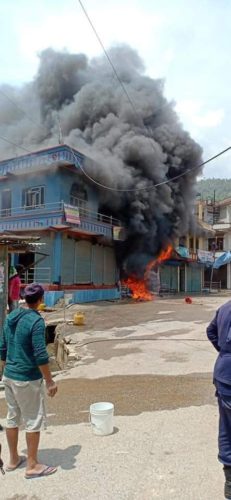 गुल्मीको चन्द्रकोटमा आगलागी, १ को मृत्यु ३ घाईते