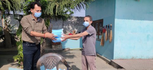 सुनवल नगर प्रमुख थापाद्धारा जिल्लाका पत्रकारहरुलाई मास्क प्रदान