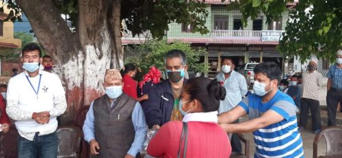 मोनिका श्रेष्ठ मेमोरियल ट्रस्टद्वारा कावासोती-६ मा १५१ परिवारलाई खाद्यान्न वितरण