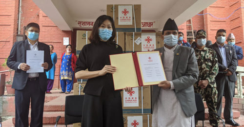 चीनको अनुदानमा नेपाल ल्याइएको मेडिकल सामग्री सरकारलाई  हस्तान्तरण
