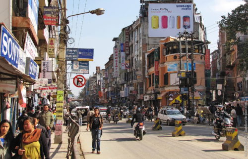 प्रहरीले पसल बन्द गर्न खोजेपछि न्युरोड क्षेत्र तनावग्रस्त