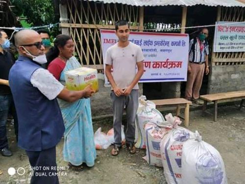धिरज इन्टरप्राइजेजको सहकार्यमा आइ एम इ लाईफ ईन्स्योरेन्स द्वारा बिपन्न परिवालाई राहत वितरण