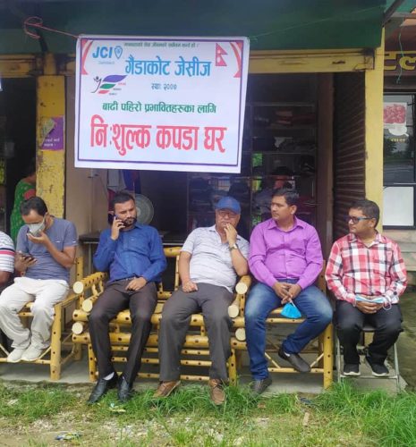गैंडाकोट जेसिसद्वारा बाढी पहिरो प्रभावितका लागि नि:शुल्क कपडा घरको स्थापना