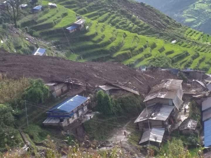 लिदी पहिरामा पुरिएका ३० को शव फेला