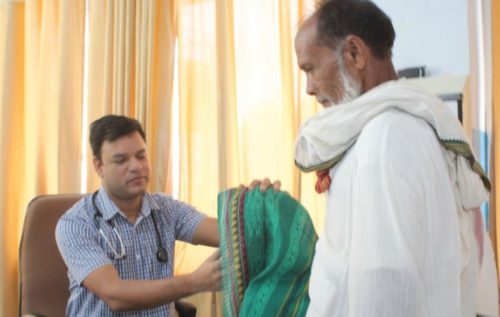 उपचार खर्च तिर्न नसक्दा गोल्डेन अस्पतालले मुसहर दम्पत्तिलाई बन्धक बनायो