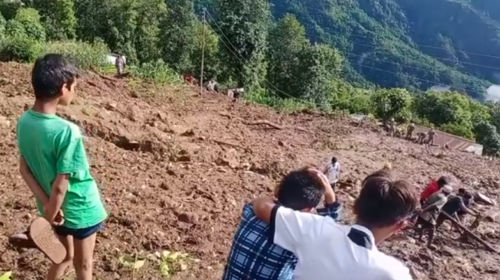 रात परेपछि ओछ्यान बोकेर स्कुलमा, उज्यालो भएपछि घरमा