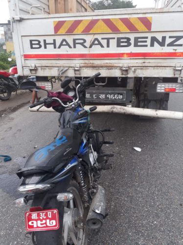 नवलपुरको रजहरमा मिनि ट्रकसँग मोटरसाइकल ठक्कर खाँदा १ को मृत्यु