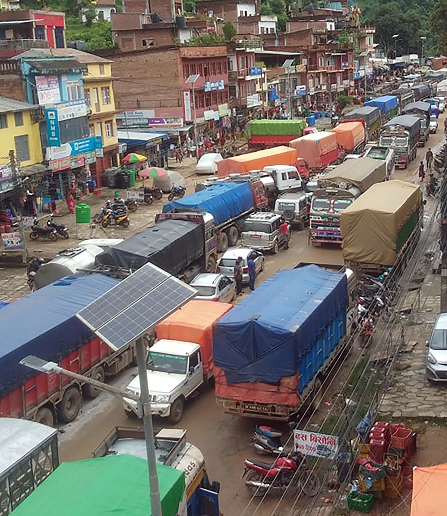 पृथ्वीराजमार्गका २० ठाउँमा पहिरो