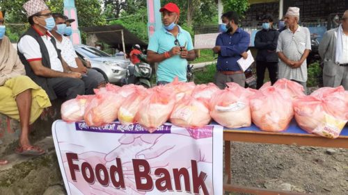 नवलपुरमा युवाहरुको  सक्रियतामा खाद्यान्न बैङक सन्चालन