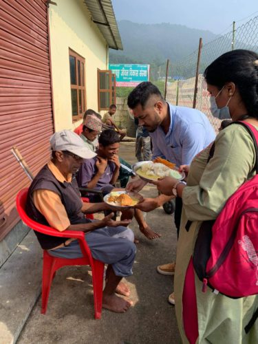 नेविसंघका नेता कार्की द्वारा जन्मदिनको अवसरमा अपांगहरुलाई सहयोग