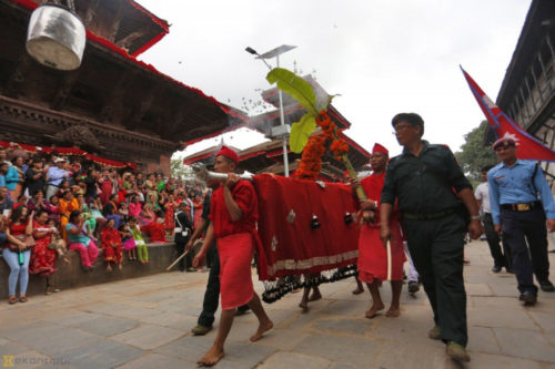 आज फूलपाती भित्र्याइँदै, दशैंँको चहलपहल सुरू
