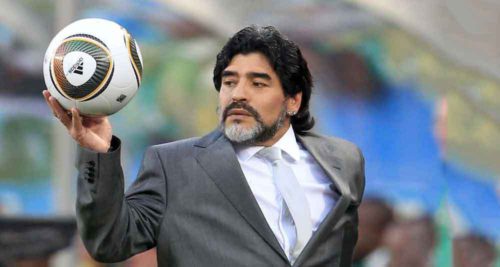 महान फुटबलर म्यारोडोनाको निधन