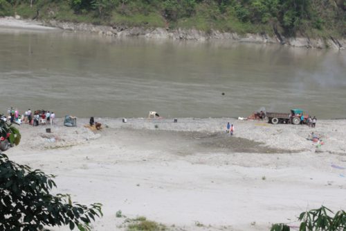 देवघाटमा नुहाउने क्रममा दुई जना बेपत्ता