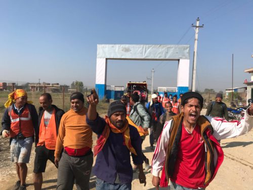 नारायणघाट बुटवल सडक आयोजनाको  पश्चिम खण्डमा कार्यरत मजदुर आन्दोलित