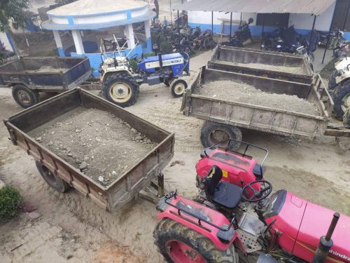 अवैधरुपमा खोला उत्खनन गर्ने १८ ट्रयाक्टर प्रहरी नियन्त्रणमा