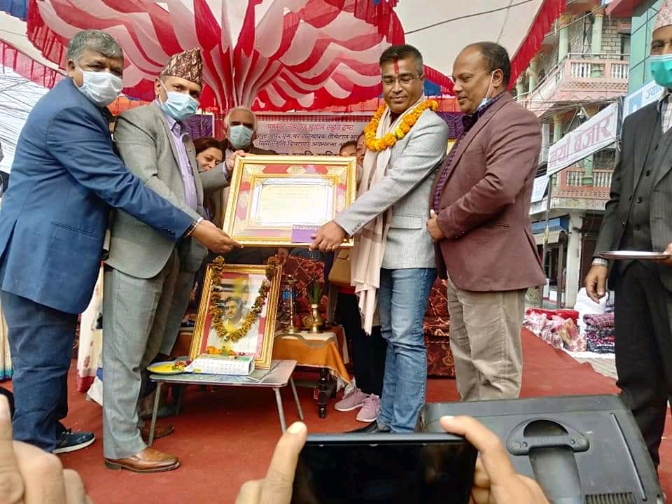 यस वर्षको तीर्थराज भुसाल स्मृति राष्ट्रिय पत्रकारिता पुरस्कार पत्रकार राजेन्द्र बानियाँलाई प्रदान