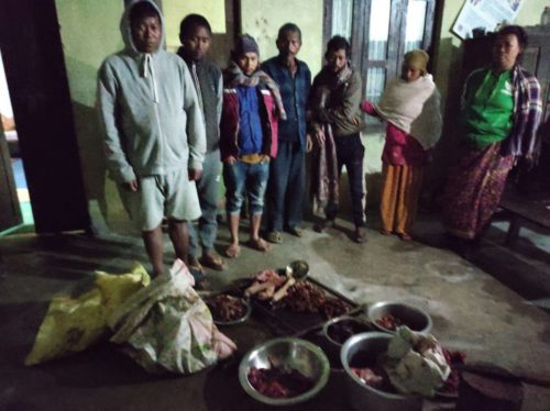 चित्तल मारेर खाँदै  गरेका सातजना चितवन निकुन्जको नियन्त्रणमा