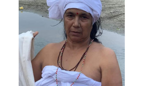 पतिको निधनपछि सिन्दूर पोते फाल्नुपर्ने प्रचलन तोडियो : सिन्दूर-पोतेसहित घाटबाट फर्केर काजकिरिया