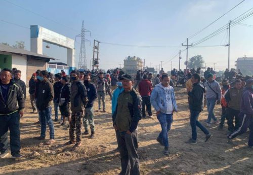 नारायणघाट बुटवल सडक आयोजनाका मजदुर काममा फर्किए( सहमति पत्र सहित )