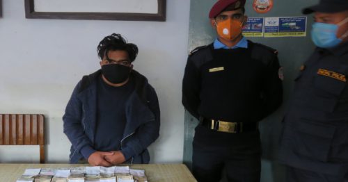 स्रोत नखुलेको साढे १६ लाख सहित एक पक्राउ