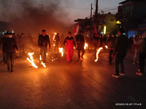 संसद विघटनको विरोधमा कावासोती र गैंडाकोटमा तरुण दल र नेविसंघको राकेँ जुलुस