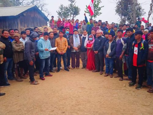 हुप्सेकोट-४ रुम्सीमा नेकपा परित्याग गरि ५० जना नेपाली काङ्ग्रेसमा प्रवेश