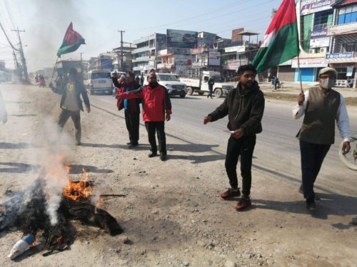 संसद विघटनको विरोधमा जसपाद्वारा पुर्वी नवलपरासीमा राष्ट्रपति र प्रधानमन्त्रीको पुत्ला दहन