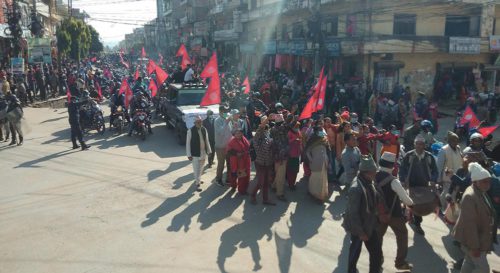 नेपालको झन्डा बोकेर राजतन्त्रको माग गर्दै माइतीघरमा प्रदर्शन