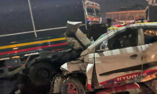 कलंकीमा मालवाहक ट्रक दुर्घटना, १ को मृत्यु, ७ जना घाइते