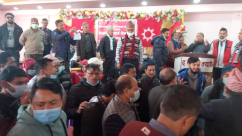 गैंडाकोटमा ओली समूहले बिथोल्यो दाहाल-नेपाल पक्षको भेला