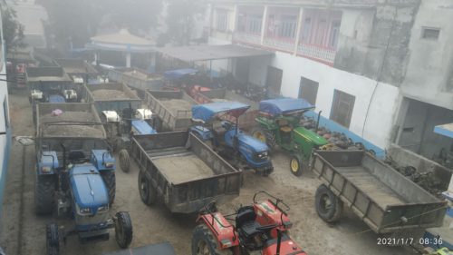 अवैधरुपमा खोला उत्खनन गरी चोरी निकासी गरिरहेका ११ ट्र्याक्टर प्रहरी नियन्त्रणमा