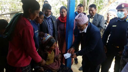 असी वर्षको उमेरमा बल्ल नागरिकता