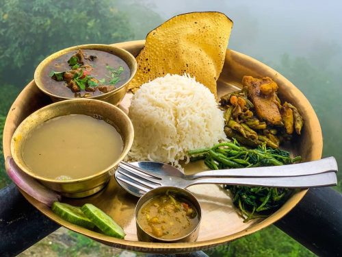 दिनमै ८ छाक खाने सरकारी कर्मचारी