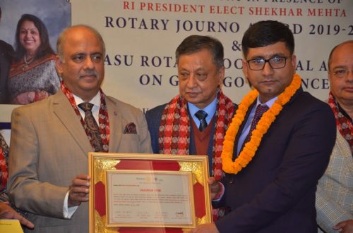 नेपाल प्रेस युनियनका महासचिव  शिवाकोटीलाई बासु रोटरी सुशासन अवार्ड
