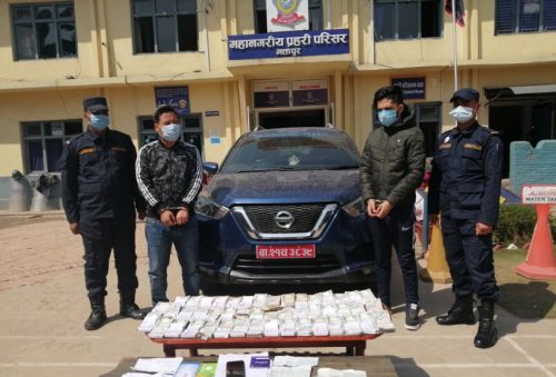 डिक्कीमा छरपस्ट २७ लाख लिएर  हुइँकिएको त्यो कार