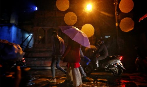 सात फोटोमा हेर्नुहोस पानी परेको साँझको काठमाडौँ (फोटो फिचर)