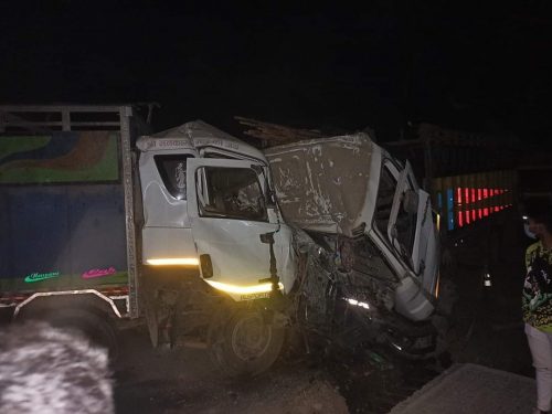 दुम्कौलीमा दुईवटा  ट्रक एक आपसमा ठोकिँदा दुईजनाको ज्यान गयो