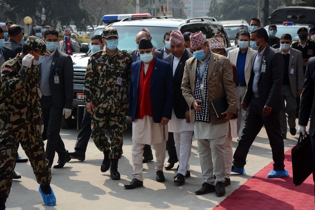 प्रधानमन्त्री ओलीले अरूको सुरक्षा घटाए, आफ्नो बढाए