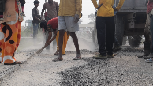 बाटो निर्माणको काममा  लापर्वाही भएको भन्दै स्थानिय आक्रोशित