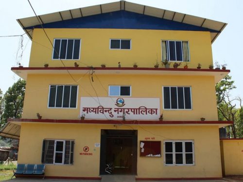मध्यविन्दु नगरपालिकामा विद्यालय र हाटबजार बन्द