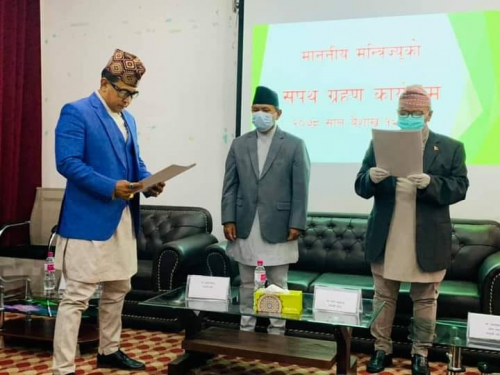 मन्त्रालय फुटाएर मनाङेलाई मन्त्री बनाईए पनि गण्डकी प्रदेश सरकारको संकट टरेन